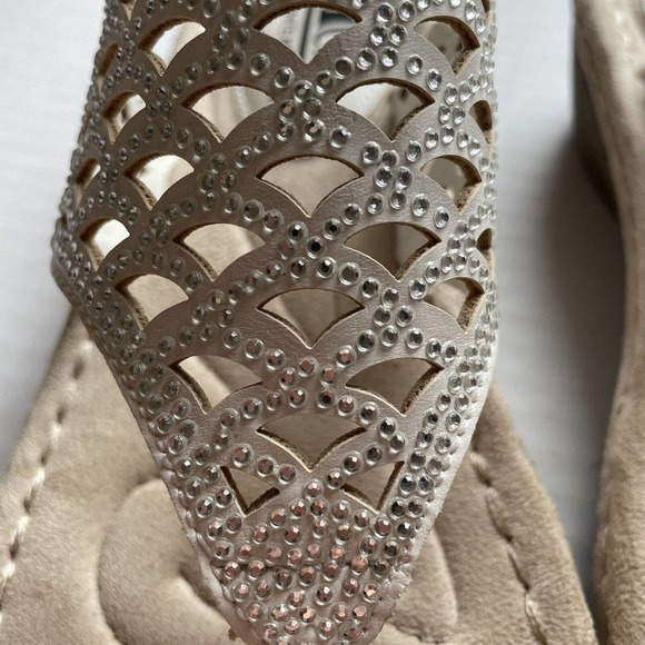 Cliffs By White Mountain Thong Sandals White Embellished with tiny Rhine… - Picture 2 of 14